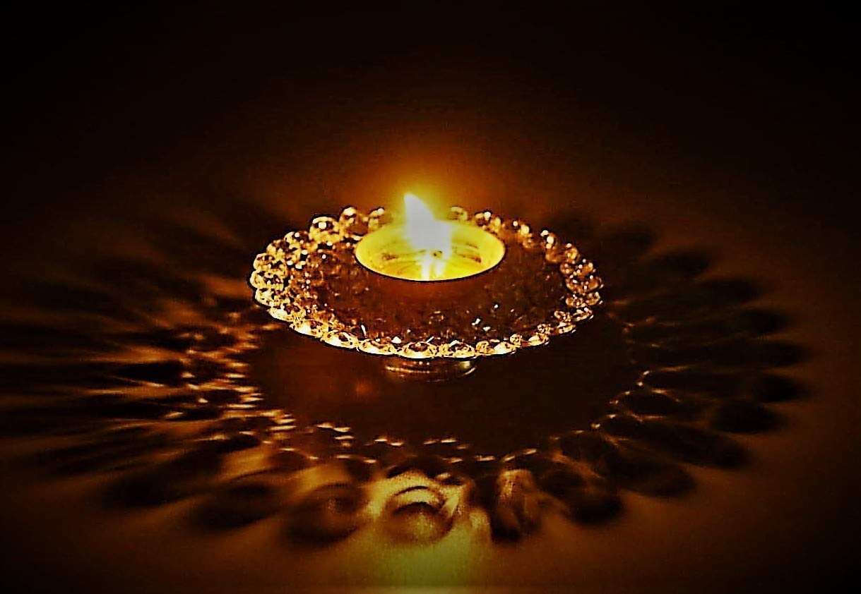 Small Crystal Akhand Diya Brass Oil Puja Lamp (Golden, 3.5 X 1.5 Inch)