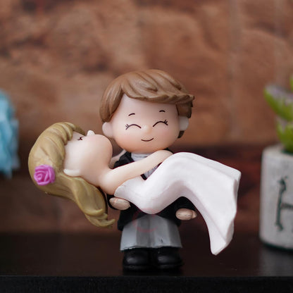 Handcrafted Bride Kissing Groom Romantic Couple Statue Decorative Showpiece