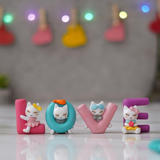 Resin Love Animated Characters Decorative Showpiece for Valentines Day