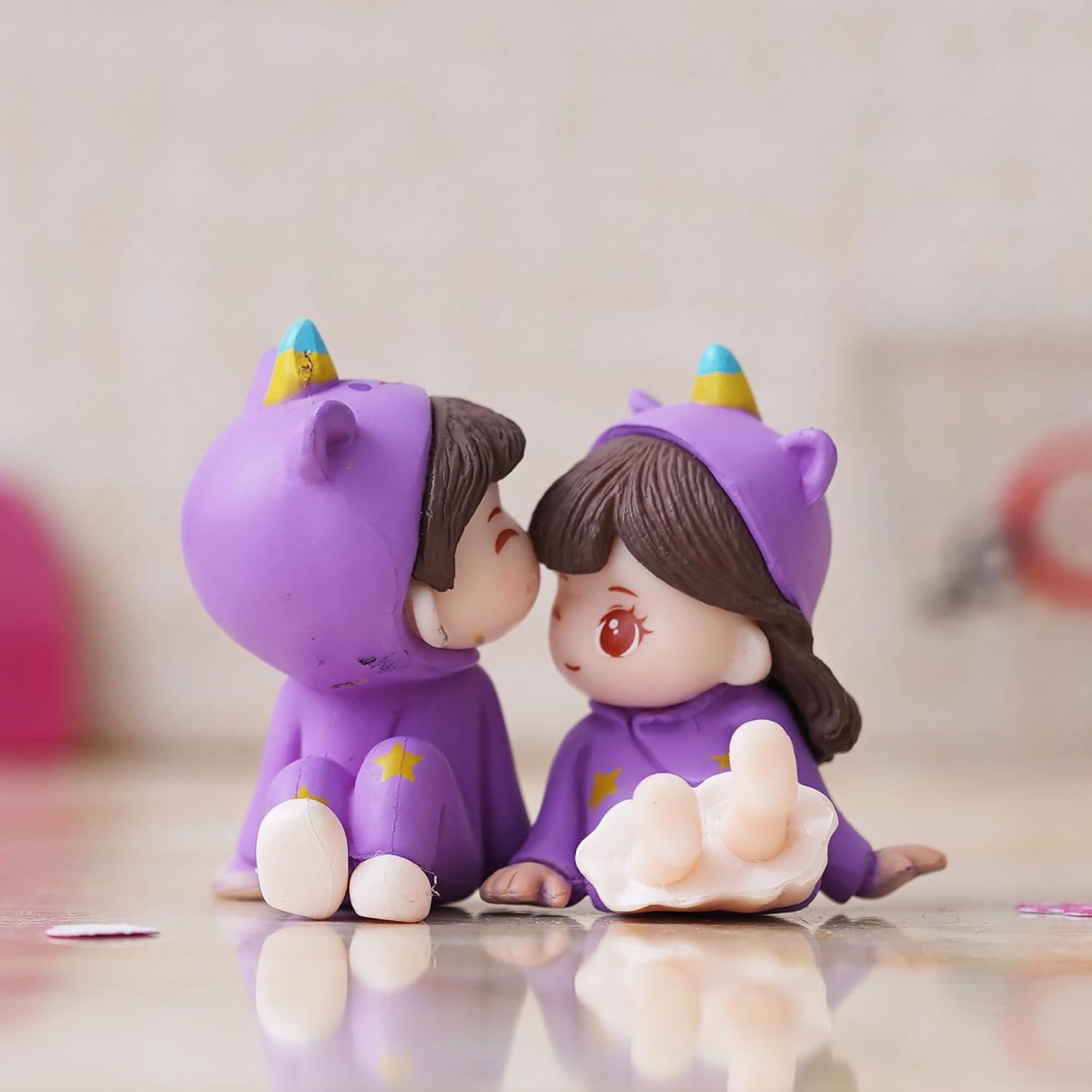 Purple Miniature Romantic Couple Statue Boy Kissing Girl Forehead Decorative Showpiece