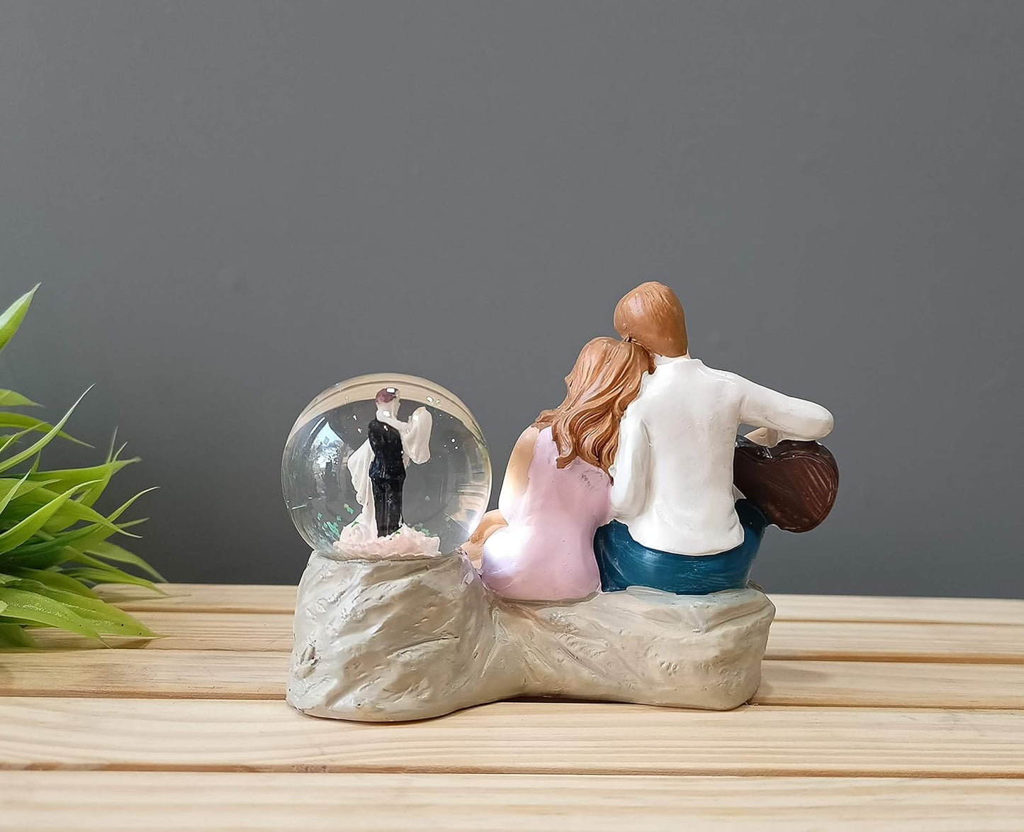 Romantic Love Couple Glass Ball Miniature Statue Showpiece